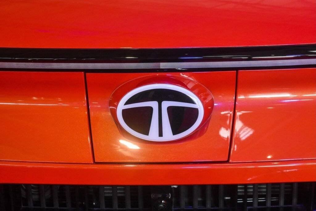 tata motors 2203183322