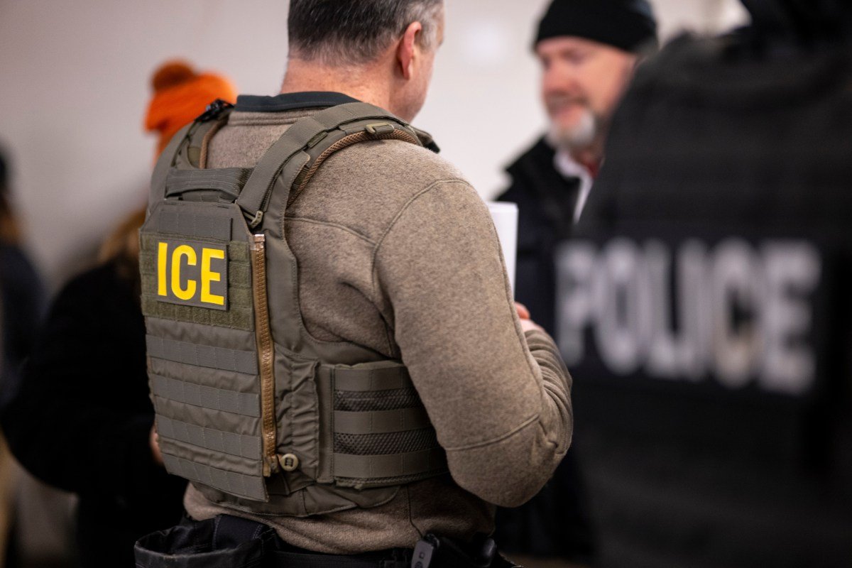 us immigration and customs enforcement ice agent