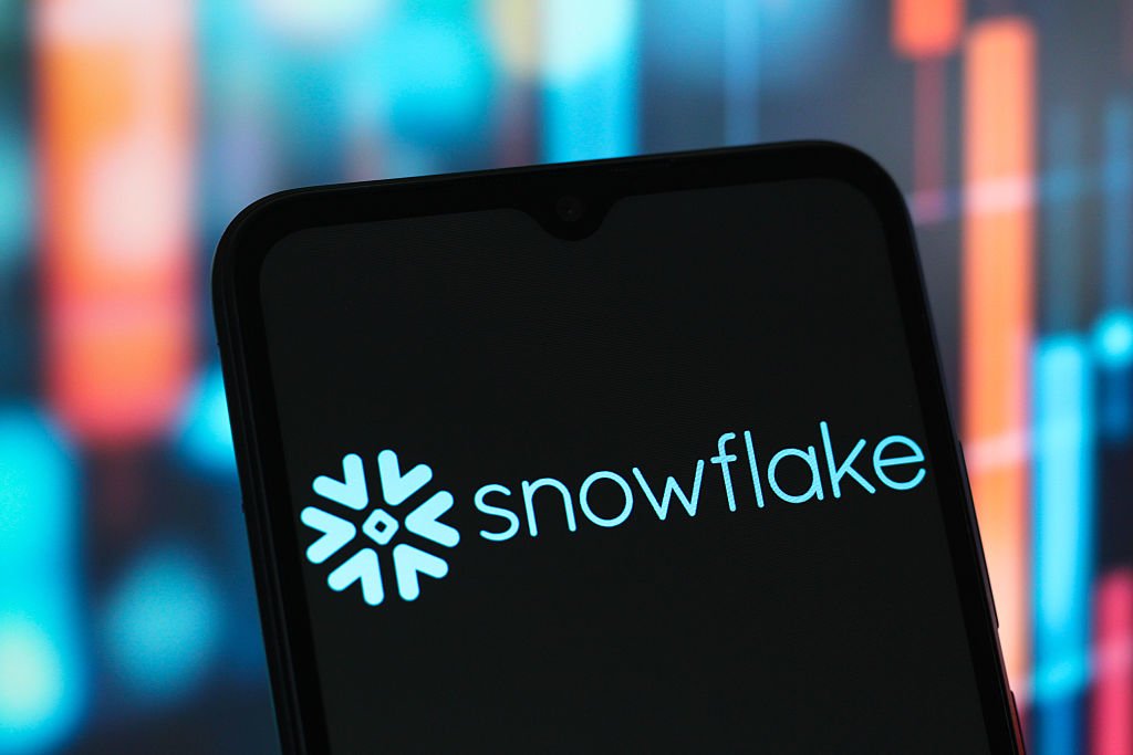 Snowflake broadcasts its intent to purchase observability platform Observe GettyImages 2215876044