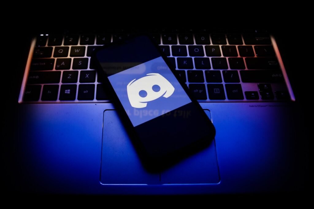 Discord delays world rollout of age verification after backlash discord app logo