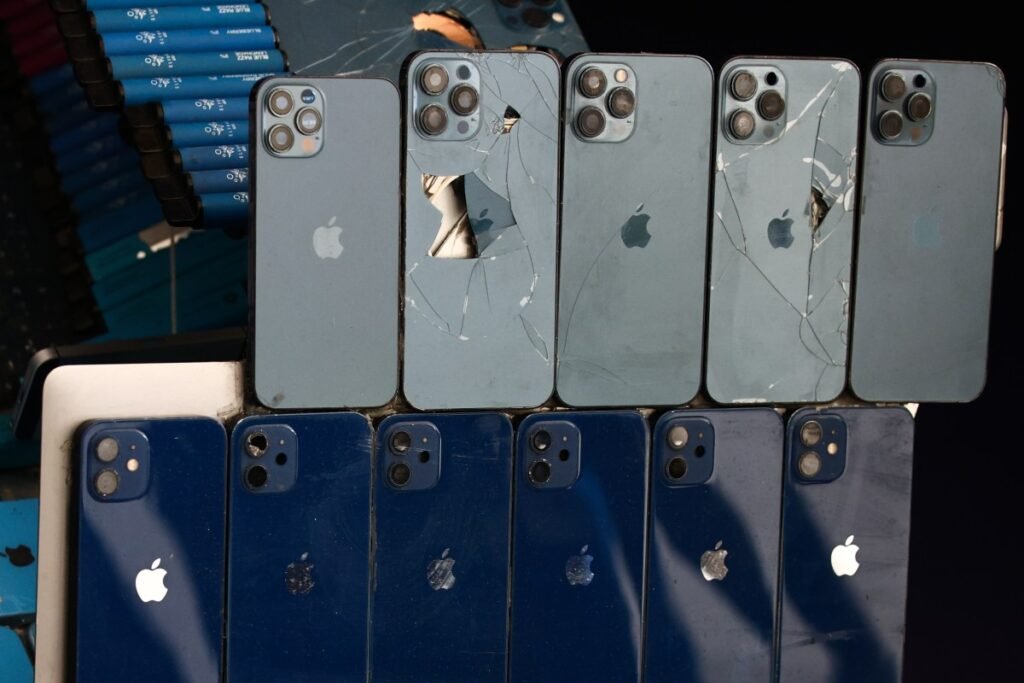 A significant hacking instrument has leaked on-line, placing hundreds of thousands of iPhones in danger. Right here’s what it is advisable to know brooken iphones